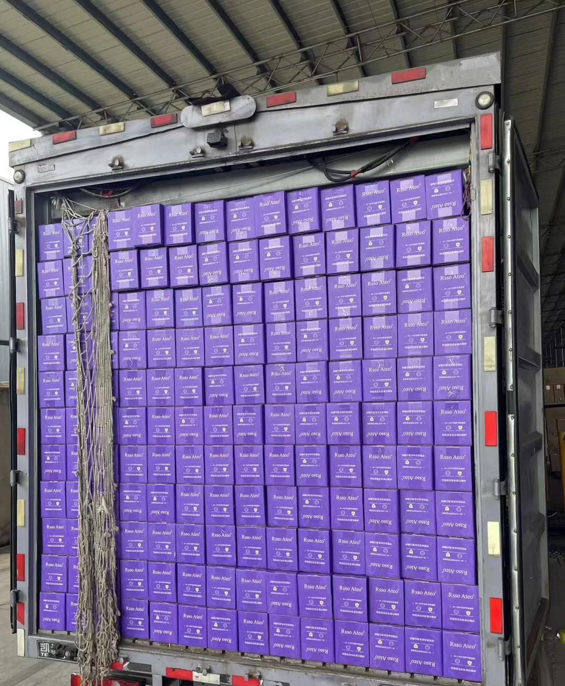 Taiwan market private label disposable menstrual pants bulk shipment loading reference