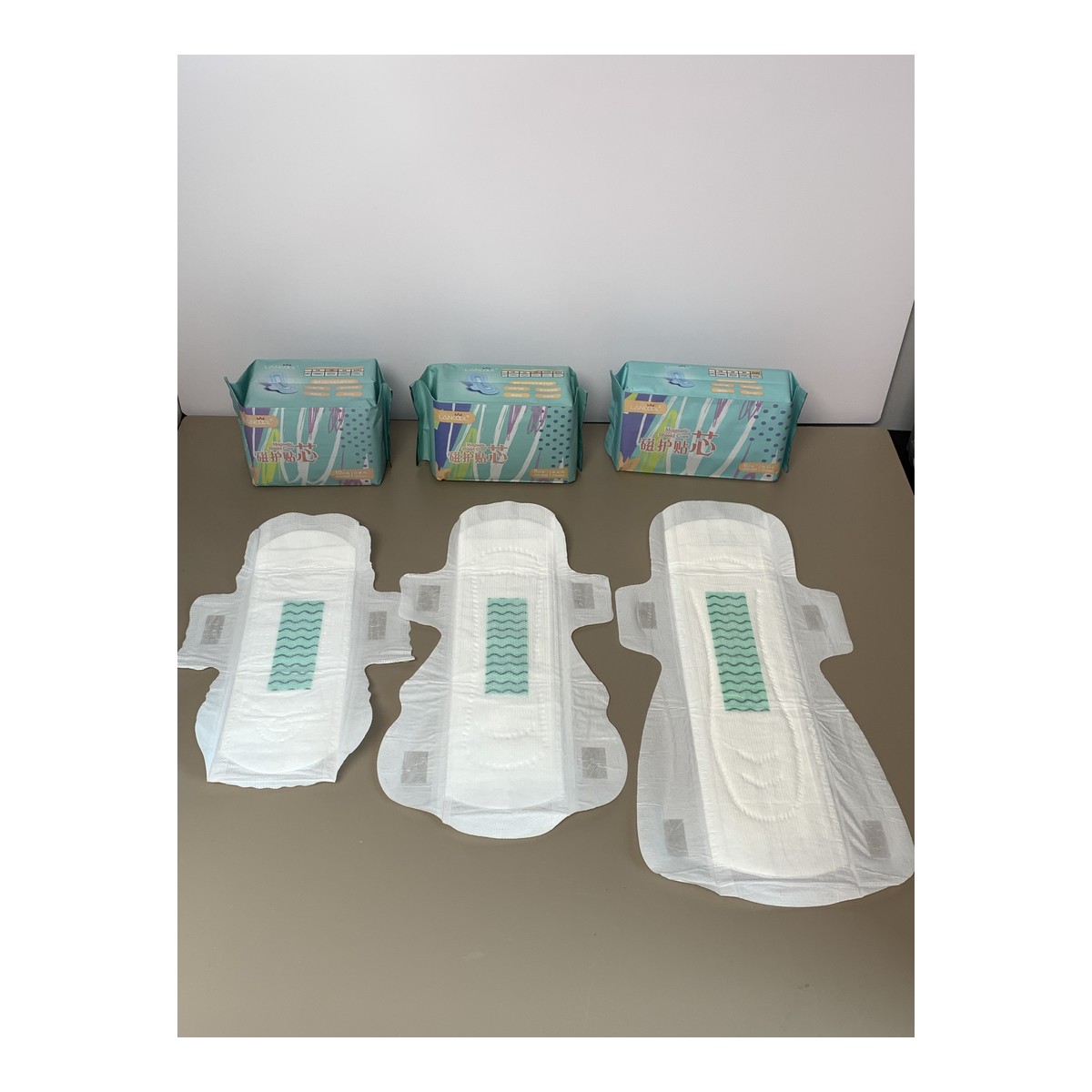 Magnetic Core Multi-Size Sanitary Pads for Wholesale Magnetic Core Multi-Size Sanitary Pads for Wholesale product photo