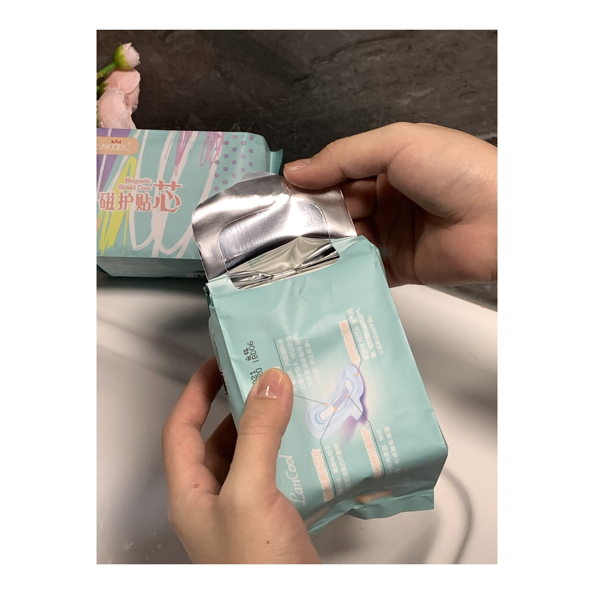 Magnetic Core Multi-Size Sanitary Pads for Wholesale Magnetic Core Multi-Size Sanitary Pads for Wholesale product photo